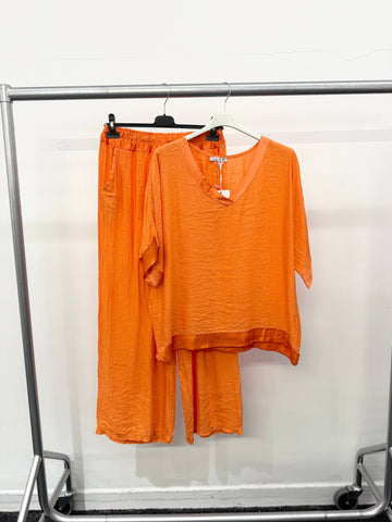 CREASED CRINKLE SET WITH SATIN HEMMING: Orange