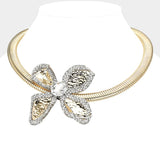 Paved Rim Hammered Metal Flower Pointed Statement Necklace: Yellow Gold