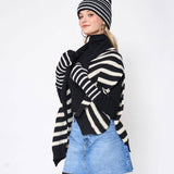 Two-Tone Striped Knitted Ruana Scarf: BLK / ONE SIZE