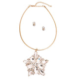 Gold Oval Crystal Pendant Necklace: Color / Gold / 20 inches